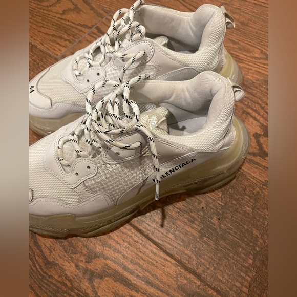 Balenciaga TRIPLE S CLEAR SOLE SNEAKER IN WHITE
Used. good condition - Picture 1 of 4